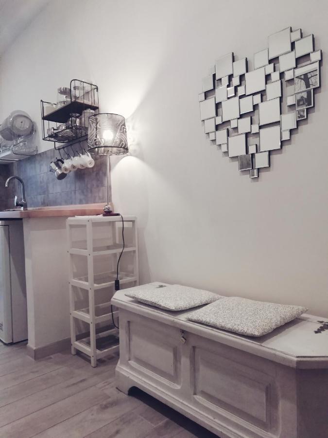 White Apartment Roma Ngoại thất bức ảnh