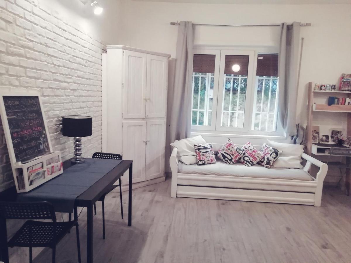White Apartment Roma Ngoại thất bức ảnh
