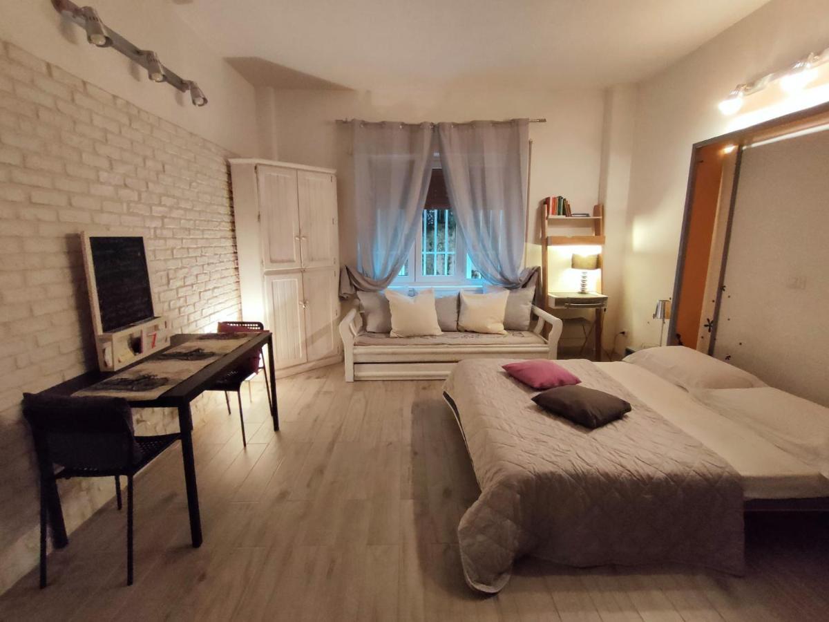White Apartment Roma Ngoại thất bức ảnh