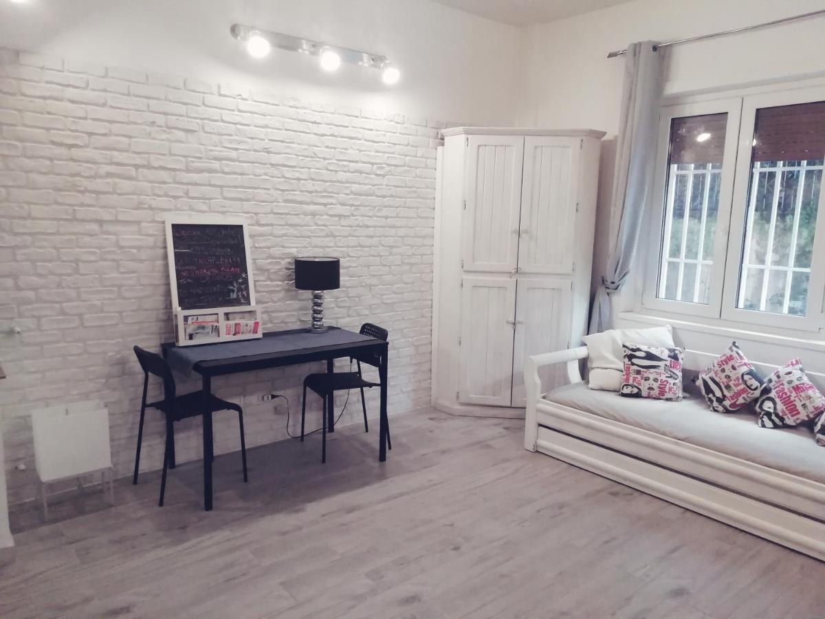 White Apartment Roma Ngoại thất bức ảnh