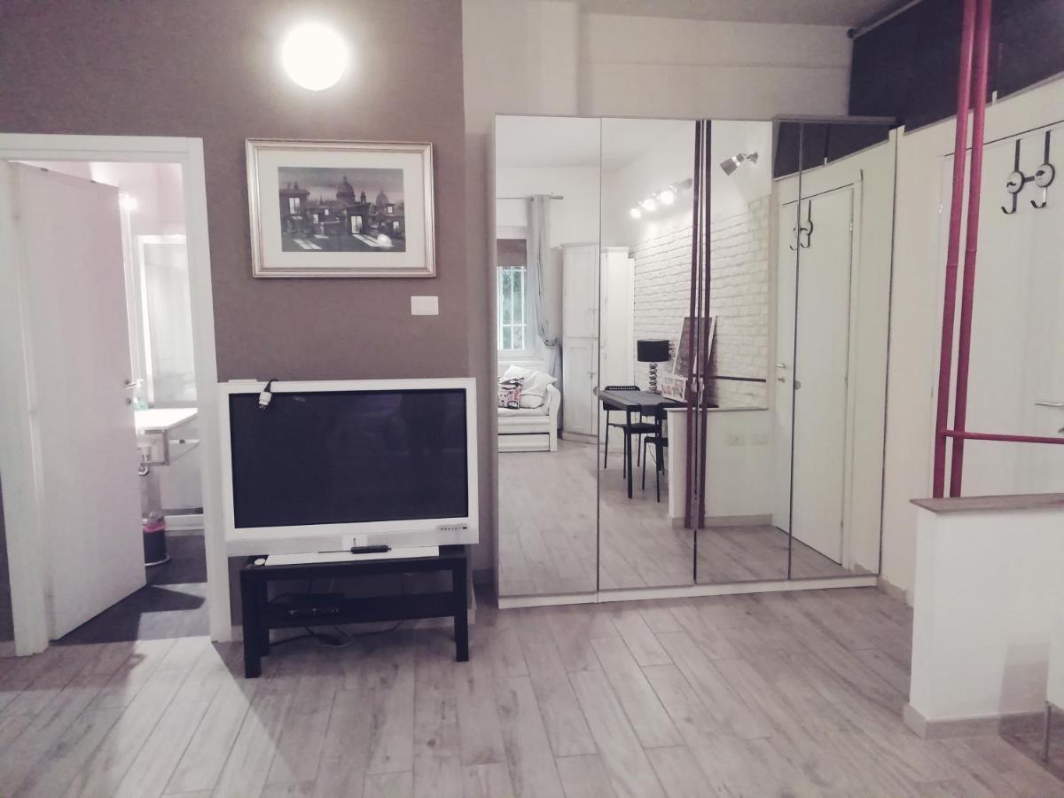 White Apartment Roma Ngoại thất bức ảnh