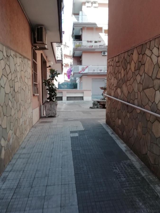 White Apartment Roma Ngoại thất bức ảnh