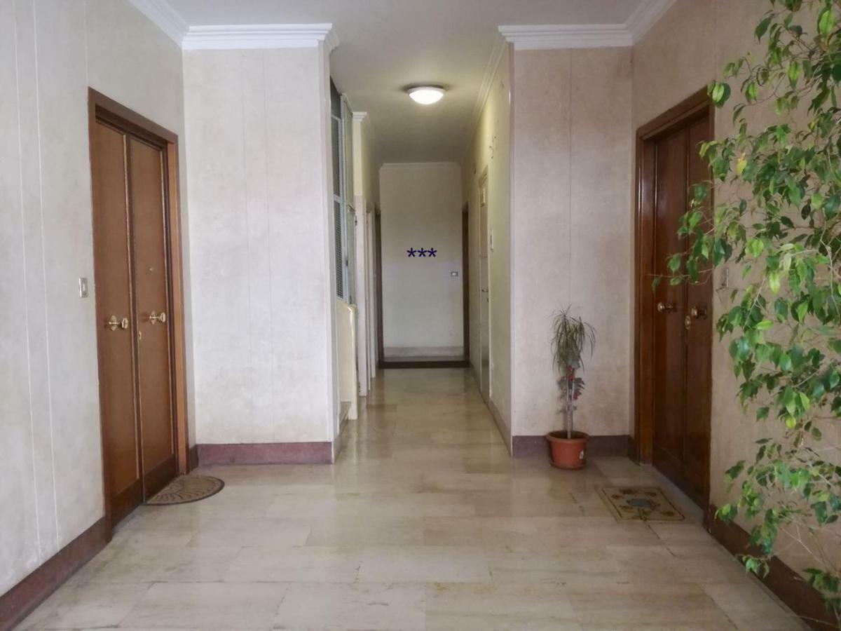 White Apartment Roma Ngoại thất bức ảnh